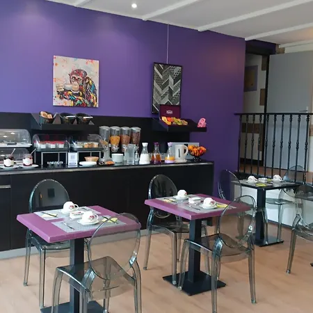 Hotel Le Rohan Charme Et Caractere 4*